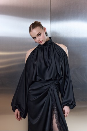 Sweet Romance Satin Shirtblouse Black